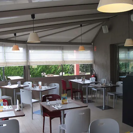 Campanile Epernay - 51530 Dizy