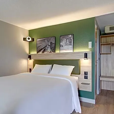 Campanile Epernay - 51530 Dizy