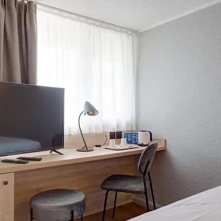 Hotel Campanile Epernay - 51530
