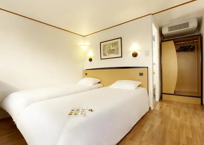 Campanile Epernay - 51530 호텔