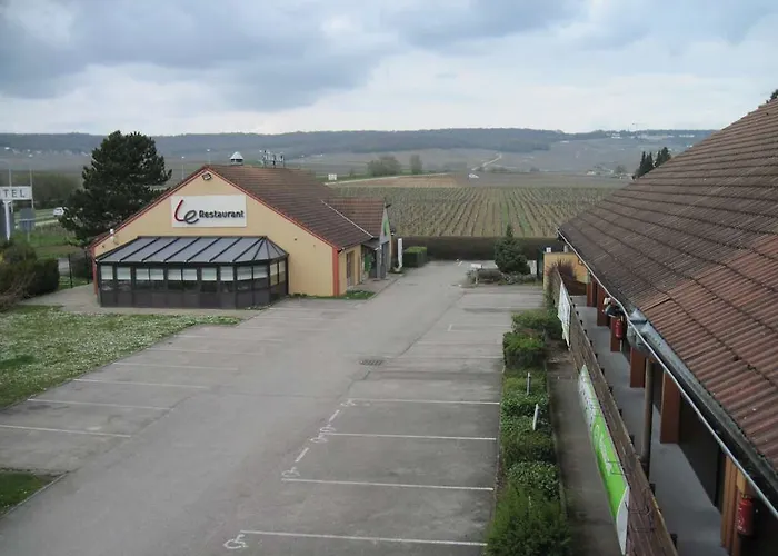 Campanile Epernay - 51530 디지